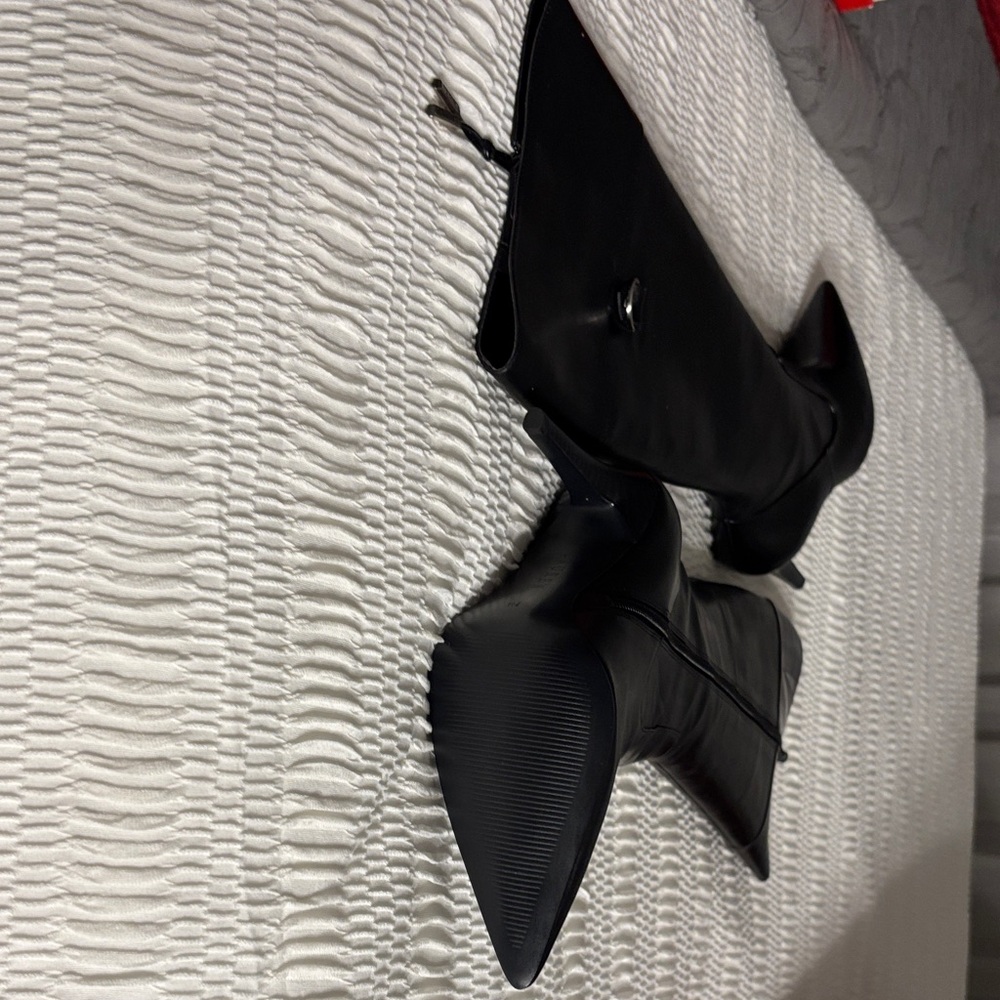 Ralph Lauren Elegant Black Women's Knee-High Boots  Size 7 Zipper NWT - Picture 3 of 8